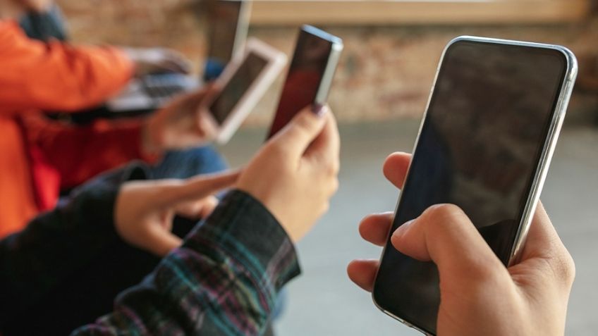 Padres de familia de Ciudad Obregón avalan regular uso de celulares en escuelas