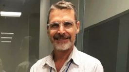 Foto que representa a Balean al activista Erick Saracho tras dejar a su hija en escuela; Fiscalía de Nayarit investiga