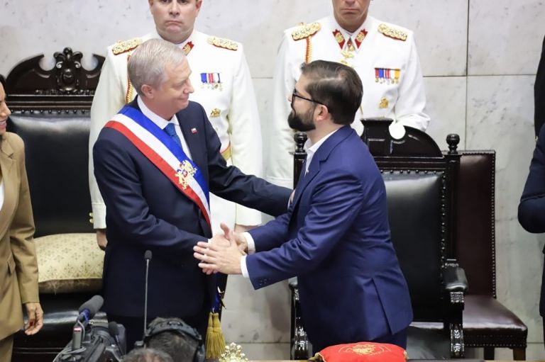 Con promesas en migración y economía, toma posesión de la presidencia en Chile José Antonio Kast