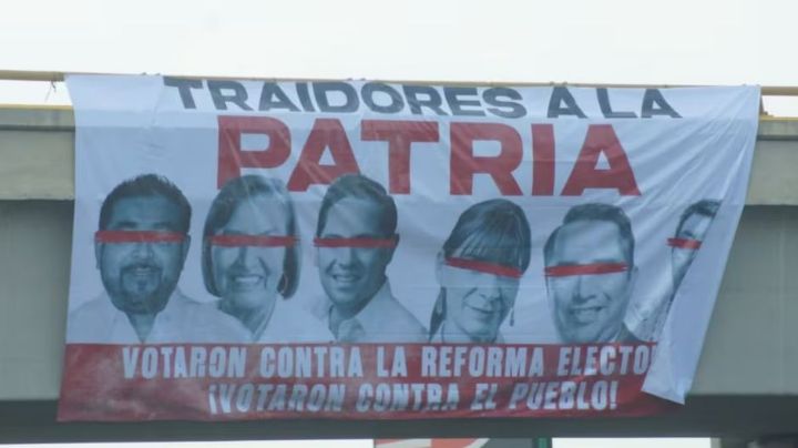 Colocan lonas contra diputados oaxaqueños que votaron contra la Reforma Electoral; los llaman 'traidores a la PATRIA'