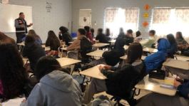 Foto que representa a La SSPC de Sonora recorre las escuelas para prevenir violencia en el noviazgo entre jóvenes del municipio de Naco