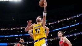 Foto que representa a No lo hagan enojar; Luka Doncic responde a insultos de los Bulls con 51 puntos para Lakers