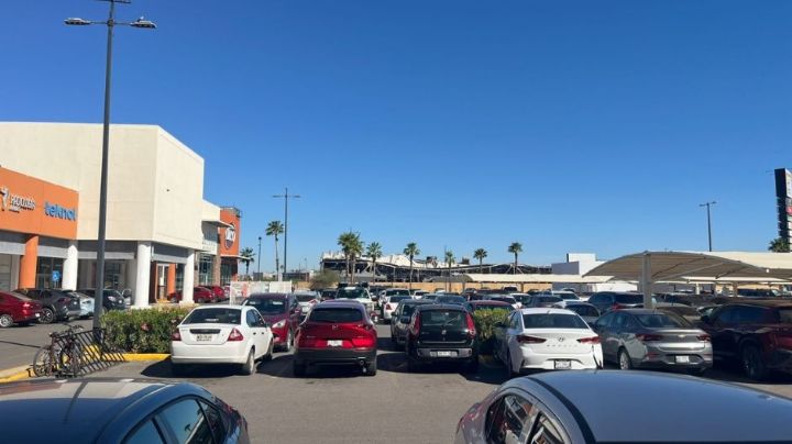 Comerciantes denuncian afectaciones por malos olores tras incendio de tienda Sam's en Hermosillo