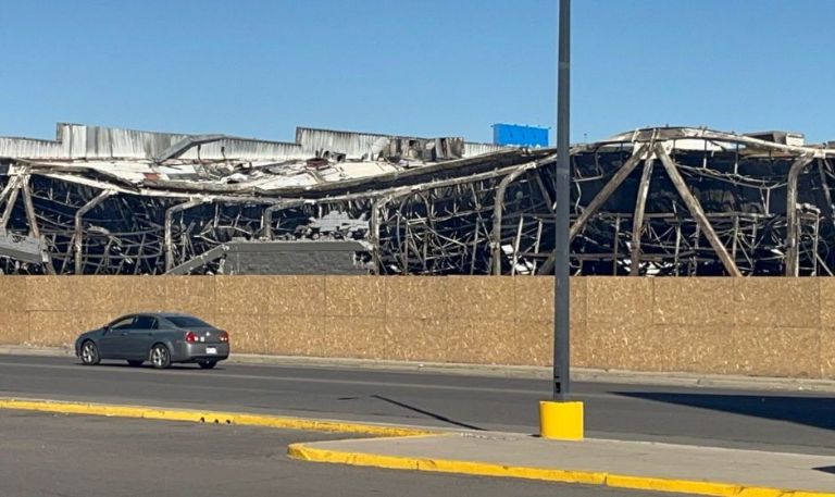 Denuncian afectaciones a comercios por malos olores frente a Sam's en Hermosillo