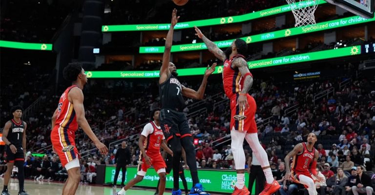 Durant se eleva para meter dos puntos