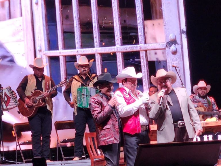 Leyendas del norteño cierran con broche de oro en el Rodeo