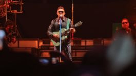 Foto que representa a VIDEO: Alejandro Sanz saluda y atiende a fans sonorenses a su llegada a Hermosillo para La Cura Fest