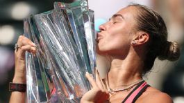 Foto que representa a Sabalenka remonta para vencer a Rybakina y conquistar su primer título en Indian Wells