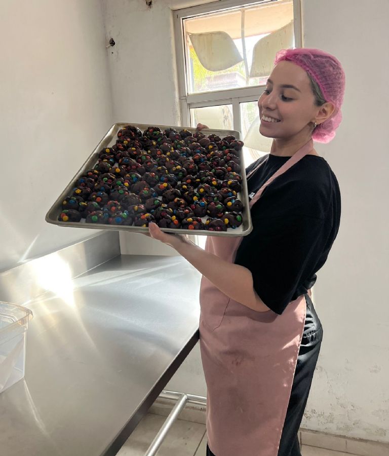 De la cocina de su casa al éxito: Gema Alejandra, una cajemense que conquista con sus galletas