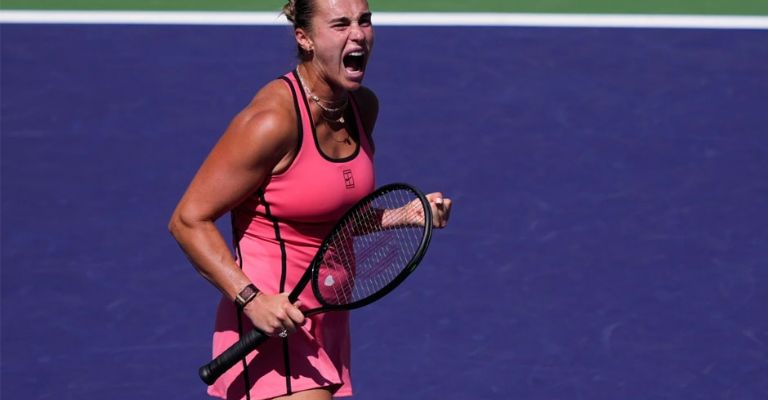 Sabalenka festeja tras ganar un punto