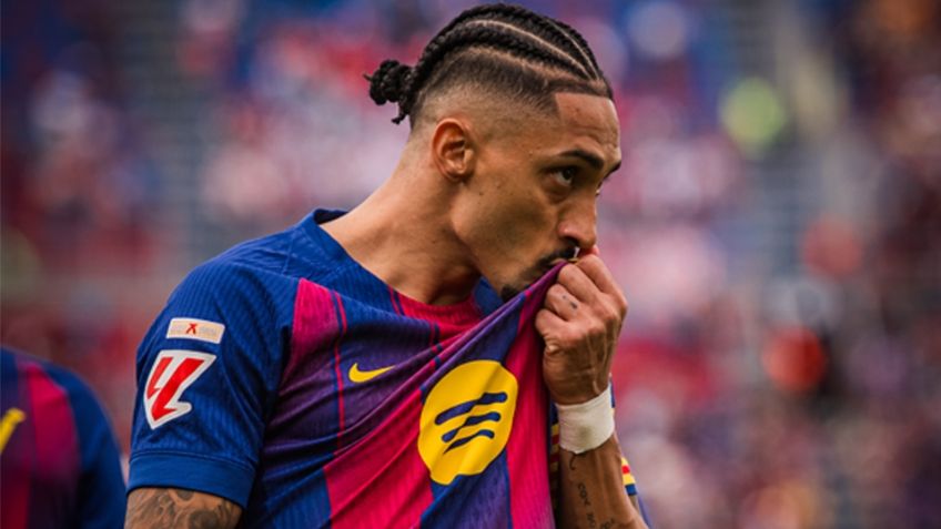 Triplete de Raphinha guía al Barcelona en la goleada sobre el Sevilla y se asegura como líder en LaLiga