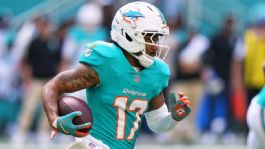 Foto que representa a Los Dolphins continúan con la 'limpia' en su plantilla; envía a Jaylen Waddle a los Broncos