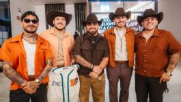 Foto que representa a Artistas de La Cura Fest se llevan jerseys personalizados de los Naranjeros
