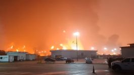Foto que representa a Cinco muertos dejó incendio en refinería Olmeca; Pemex atribuye el origen a lluvias y derrame