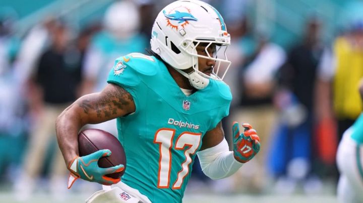 Los Dolphins continúan con la 'limpia' en su plantilla; envía a Jaylen Waddle a los Broncos