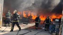Foto que representa a Fuerte incendio consume negocio de Santa Martha Acatitla, Iztapalapa