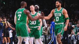 Foto que representa a Brown y Tatum lideran a los Celtics a obtener una fácil victoria sobre los Warriors