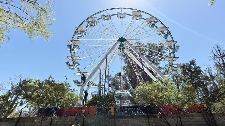 FOTOS: Arman rueda de la fortuna panorámica dentro del Parque Infantil en Ciudad Obregón
