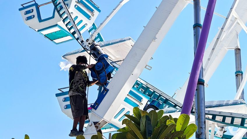 FOTOS: Arman rueda de la fortuna panorámica dentro del Parque Infantil en Ciudad Obregón
