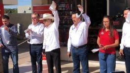 Foto que representa a Gira de trabajo del gobernador Alfonso Durazo por Cajeme; entrega becas y 'Colección 25 para el 25'