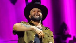 Foto que representa a VIDEO: Carín León habla de Adriel Favela, la 'rapeada' y lo que sigue después de La Cura Fest