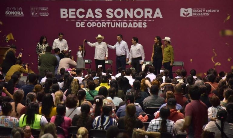 'Sonora de Oportunidades': Lamarque y Durazo entregan más de 4 mil becas a estudiantes de Cajeme