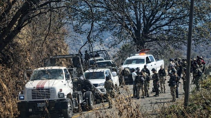 Ejecutan a servidora pública y a su asistente en carretera de Guerrero; los atacaron a tiros