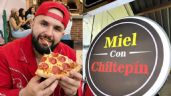 Foto ilustrativa de la nota titulada: Carín León, Matisse y Jared Borgetti prueban en Hermosillo pizzas cubiertas de miel con chiltepín