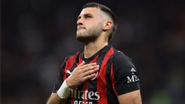 Foto que representa a Santiago Giménez regresa a las canchas; es convocado por el AC Milan después de cinco meses