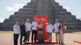 Foto que representa a Chichén Itzá recibe el Trofeo de la Copa FIFA 2026; CNTE se manifiesta contra el Mundial
