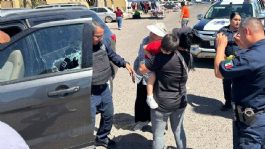 Foto que representa a Emergencia en Ciudad Obregón: Policías rescatan a niño encerrado en vehículo bajo fuerte calor