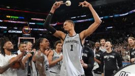 Foto que representa a NBA: Guiados por Wembanyama, los San Antonio Spurs ponen fin a su sequía de playoffs