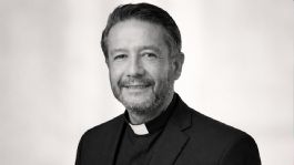 Foto que representa a Tenía reporte de desaparición: Encuentran sin vida a sacerdote dentro de motel en Tijuana