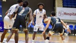 Foto que representa a Frayles de Guasave sorprenden a los Halcones de Obregón al iniciar serie en la Arena Itson