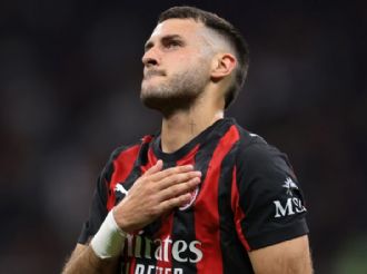 Santiago Giménez regresa a las canchas; es convocado por el AC Milan después de cinco meses