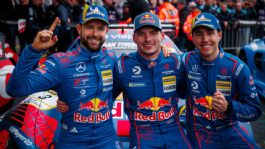 Foto que representa a Max Verstappen olvida la Fórmula 1; gana las 4 horas de Nürburgring en su debut con Mercedes