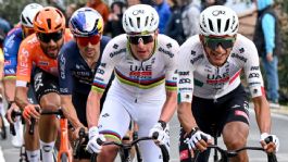 Foto que representa a Isaac del Toro fue pieza clave para la histórica victoria de Tadej Pogacar en Milano Sanremo 2026