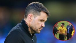 Foto que representa a Nicolás Larcamón vive incómodo momento; árbitra le niega el saludo tras sus constantes críticas