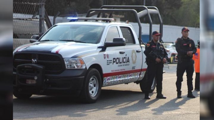 Taxi arrolla a dos motociclistas en Coyoacán, CDMX; una mujer murió y el responsable escapó