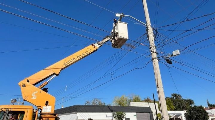 Avanzan obras de mejora en el alumbrado público en colonias de Guaymas