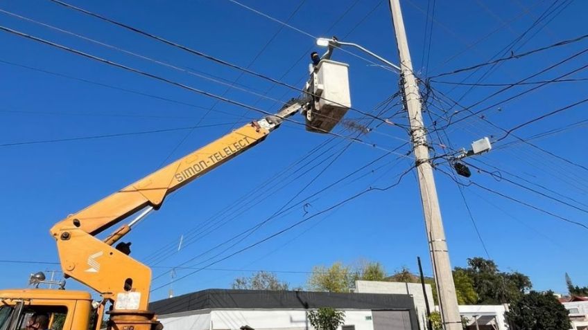 Avanzan obras de mejora en el alumbrado público en colonias de Guaymas