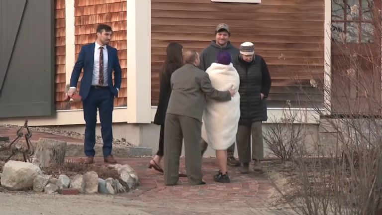 Derrumbe en boda deja decenas atrapados en EU; investigan sobrecupo. Foto: Twitter