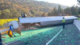 Foto que representa a ¿Qué pasa en la México-Cuernavaca HOY? Tráiler aplasta auto y deja un muerto