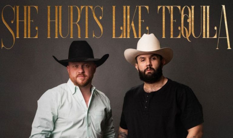 La química explota: Carín León y Cody Johnson en el NRG Stadium