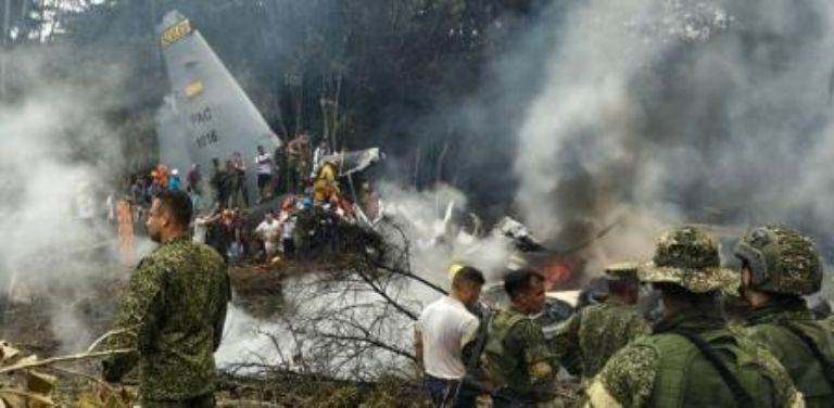 Suman 8 muertos por accidente de avión militar Hércules C-130 en Colombia