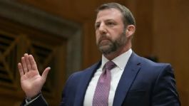 Foto que representa a Markwayne Mullin asume como secretario de Seguridad Nacional de EU en sustitución de Kristi Noem