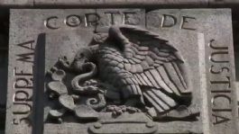 Foto que representa a SCJN debate permitir a la UIF congelar cuentas sin orden de un juez en casos de lavado de dinero