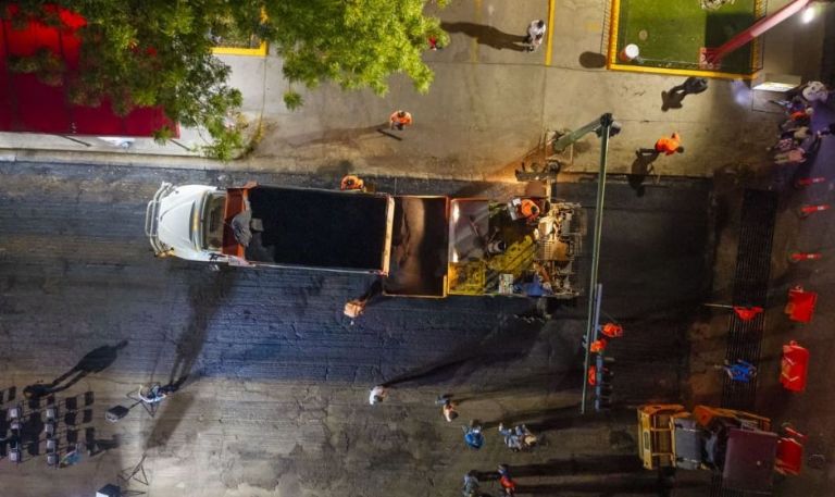 'Toño' Astiazarán beneficia a familia de Las Praderas en Hermosillo con Programa de Recarpeteo 2026