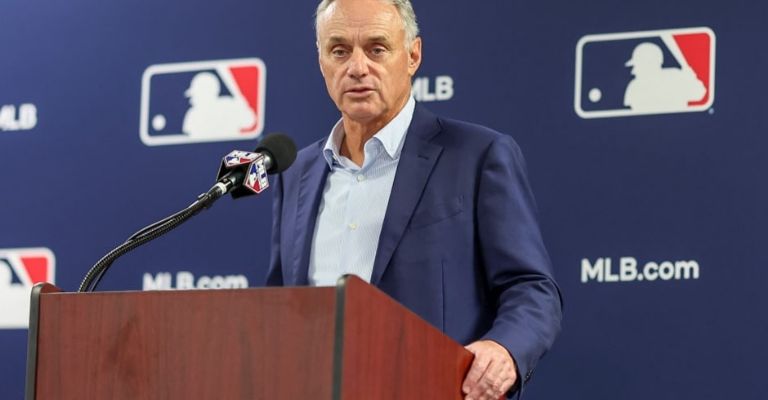 Manfred y los dueños de equipos con mucho trabajo que hacer
