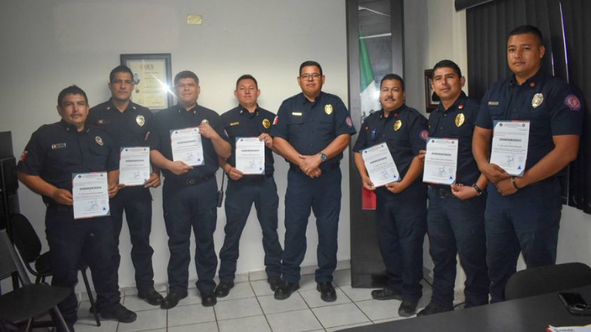 "Gracias por el trabajo incansable": Celebran en Navojoa ascensos de miembros del cuerpo de Bomberos